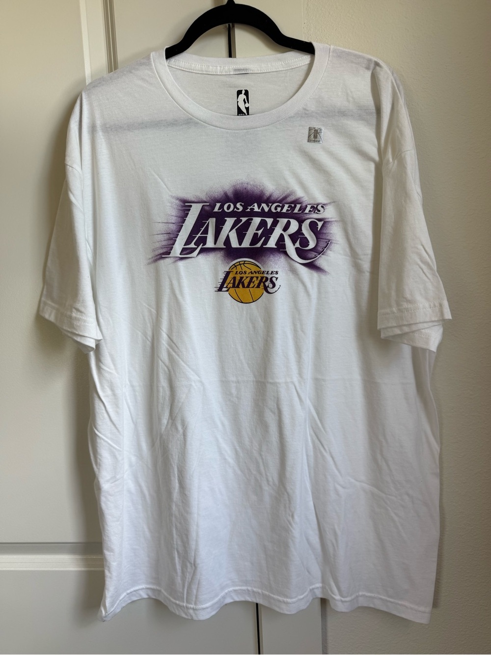 Los Angeles Lakers Unisex T Shirt White Purple Size XL NWOT PTP 24”